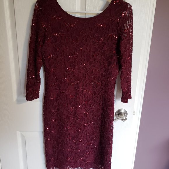 Dresses - Picture 2 of 5